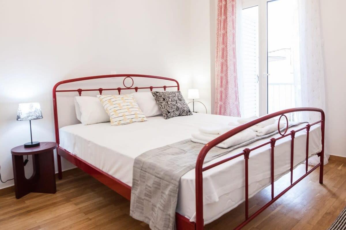 Contemporary Stylish Apartment Located Near Metaxourgeio Area 아테네 외부 사진