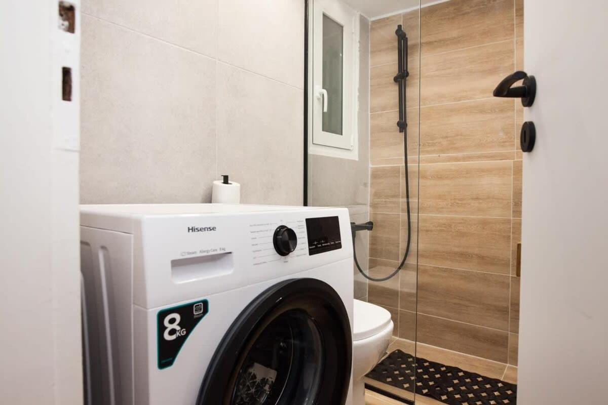 Contemporary Stylish Apartment Located Near Metaxourgeio Area 아테네 외부 사진