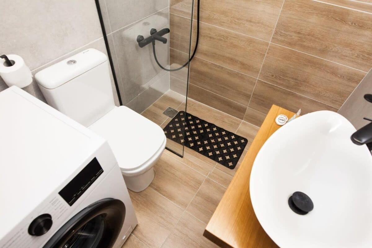 Contemporary Stylish Apartment Located Near Metaxourgeio Area 아테네 외부 사진