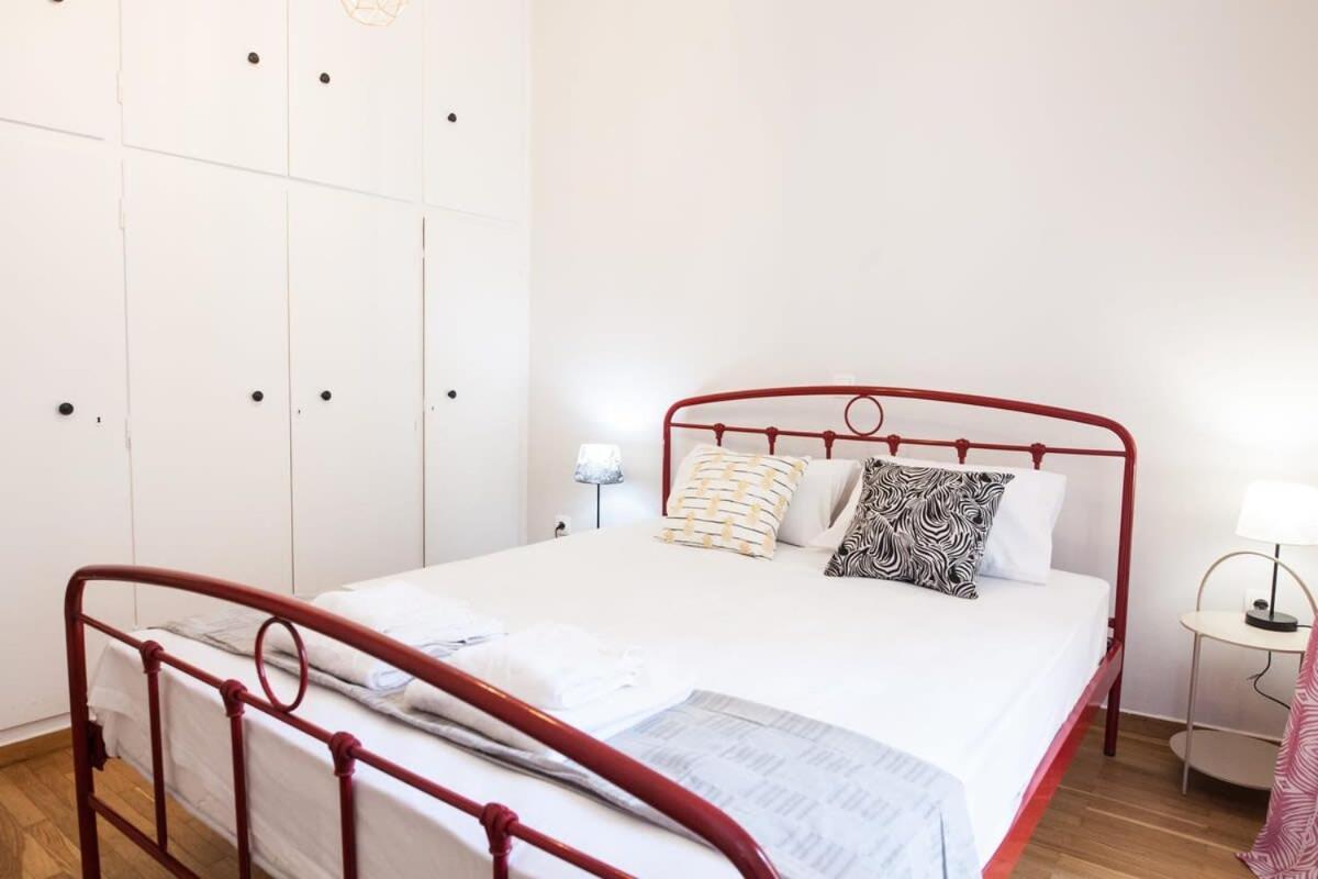 Contemporary Stylish Apartment Located Near Metaxourgeio Area 아테네 외부 사진
