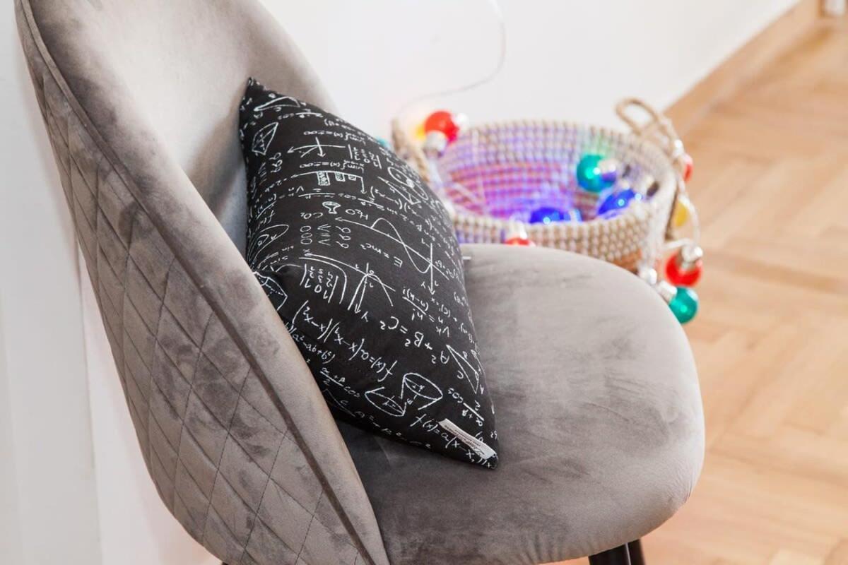 Contemporary Stylish Apartment Located Near Metaxourgeio Area 아테네 외부 사진
